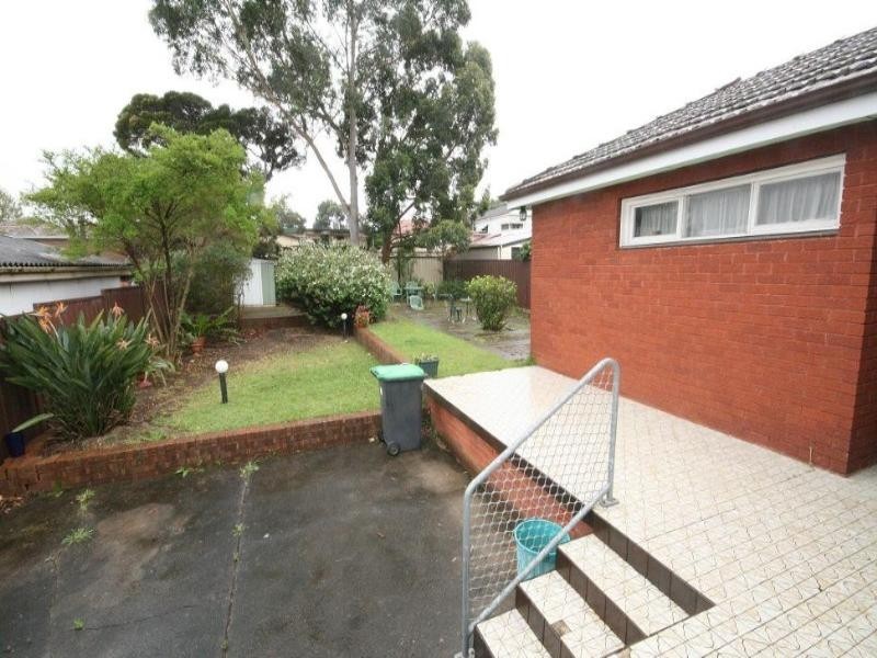 8 Spencer Street, Sefton NSW 2162
