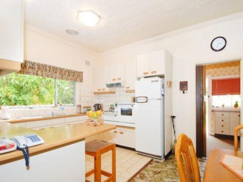 6 Rabaul Road, Georges Hall NSW 2198