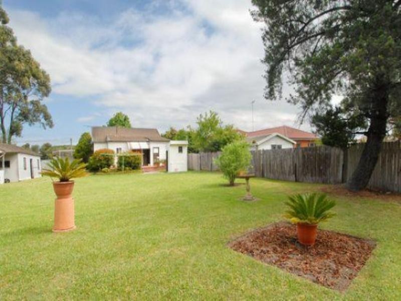 6 Rabaul Road, Georges Hall NSW 2198