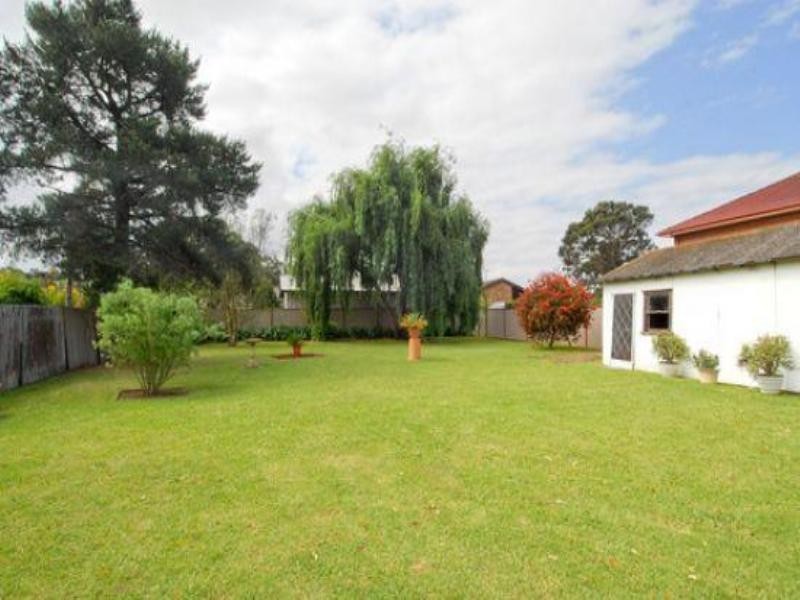 6 Rabaul Road, Georges Hall NSW 2198