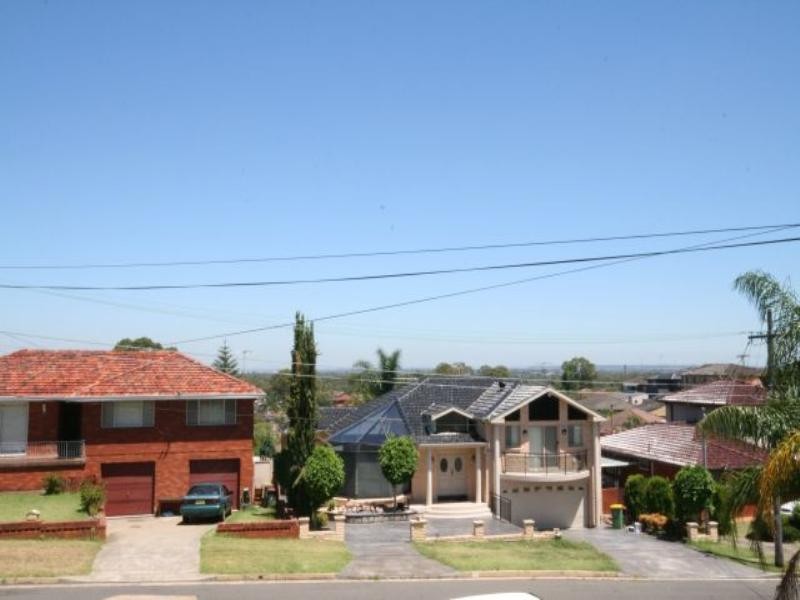 119 Amaroo Avenue, Georges Hall NSW 2198