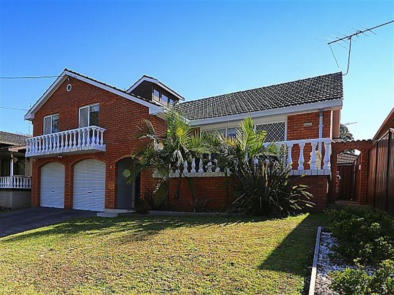 28 Surrey Avenue, Georges Hall NSW 2198