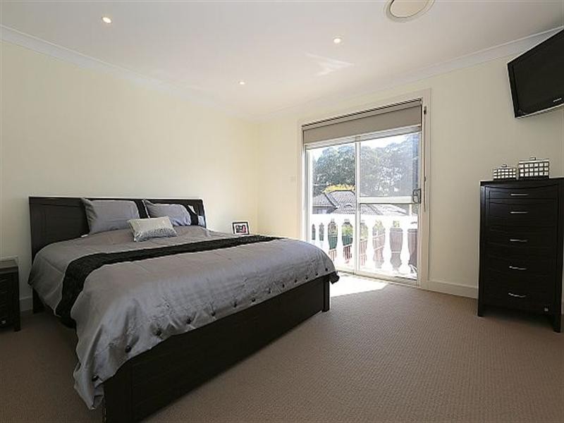 28 Surrey Avenue, Georges Hall NSW 2198