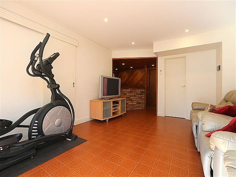 28 Surrey Avenue, Georges Hall NSW 2198