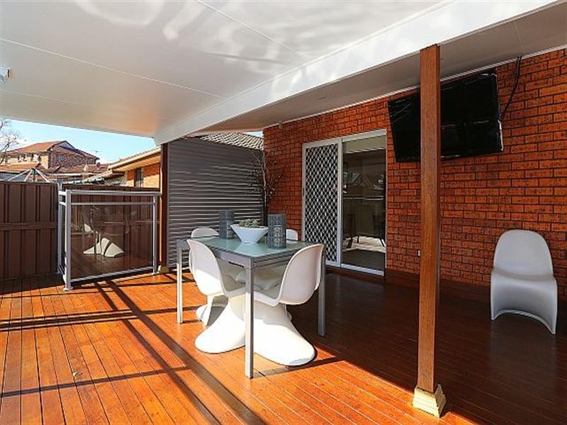 28 Surrey Avenue, Georges Hall NSW 2198