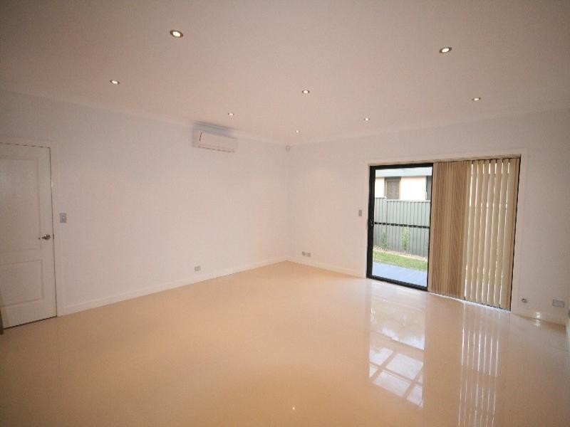 4/74 Napoleon Road, Greenacre NSW 2190