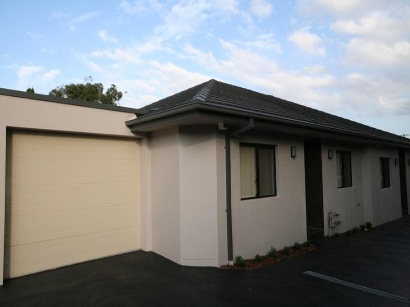 4/74 Napoleon Road, Greenacre NSW 2190