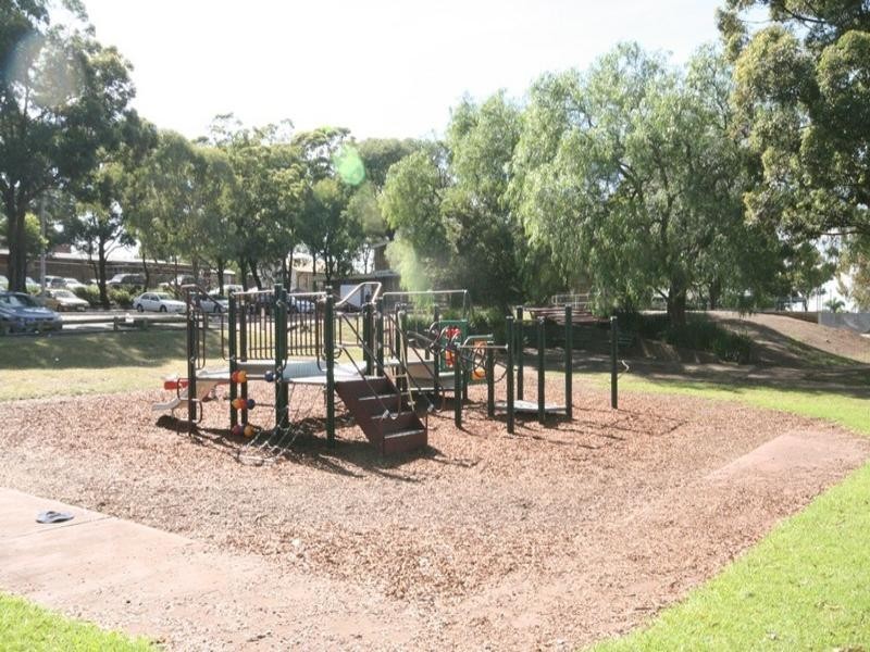 4/74 Napoleon Road, Greenacre NSW 2190