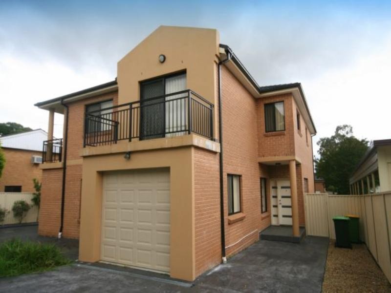 2/179 Mimosa Road, Greenacre NSW 2190