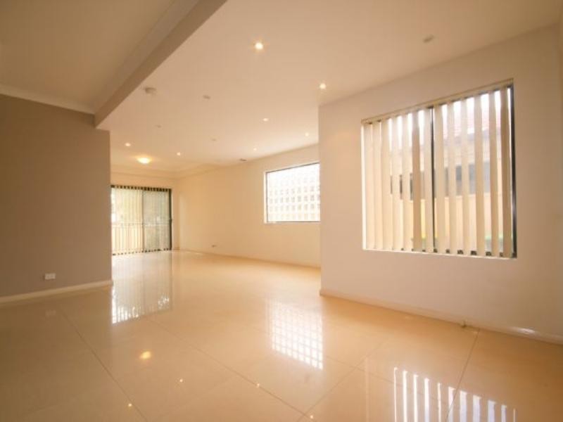 2/179 Mimosa Road, Greenacre NSW 2190