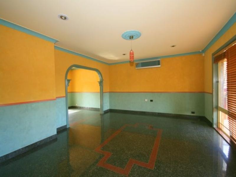 6 Barlow Place, Georges Hall NSW 2198