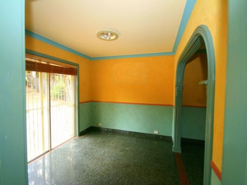 6 Barlow Place, Georges Hall NSW 2198