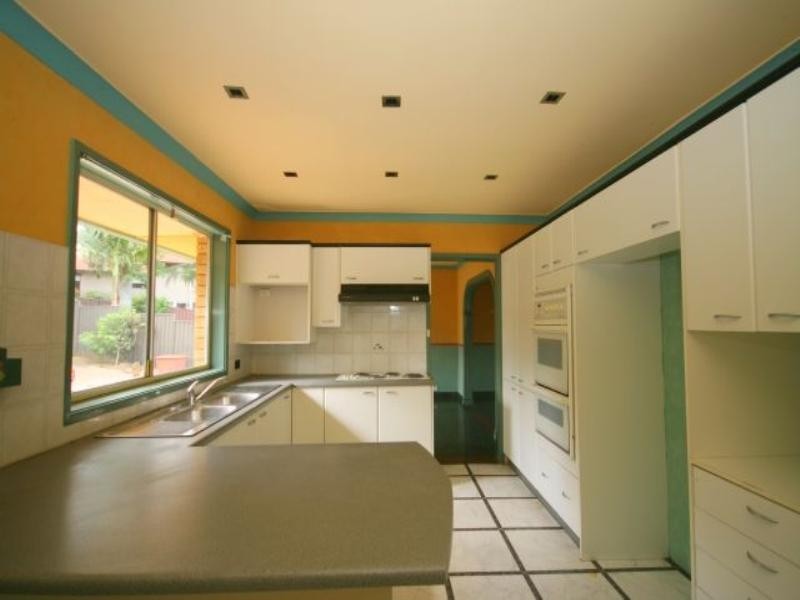 6 Barlow Place, Georges Hall NSW 2198