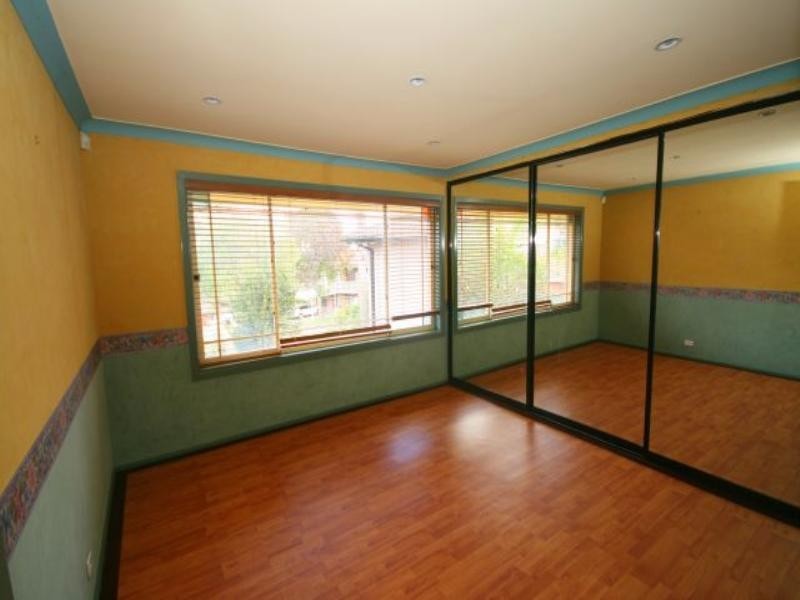 6 Barlow Place, Georges Hall NSW 2198