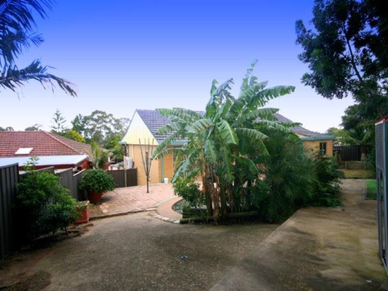 6 Barlow Place, Georges Hall NSW 2198