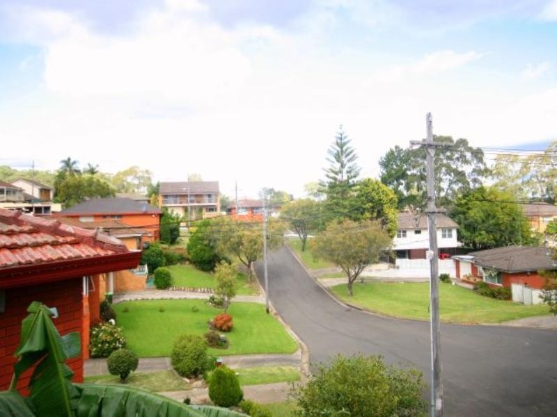 6 Barlow Place, Georges Hall NSW 2198