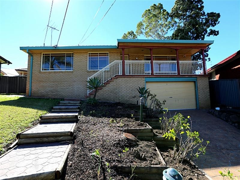 6 Barlow Place, Georges Hall NSW 2198