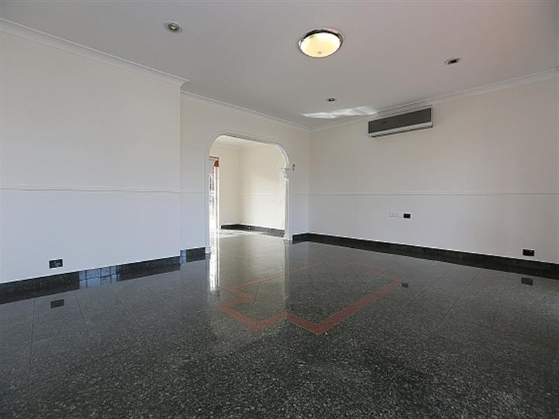 6 Barlow Place, Georges Hall NSW 2198