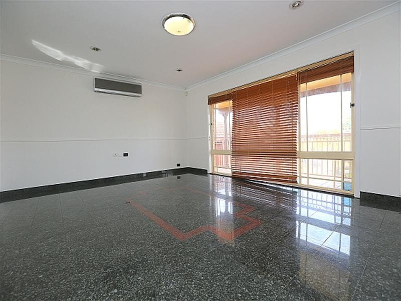 6 Barlow Place, Georges Hall NSW 2198