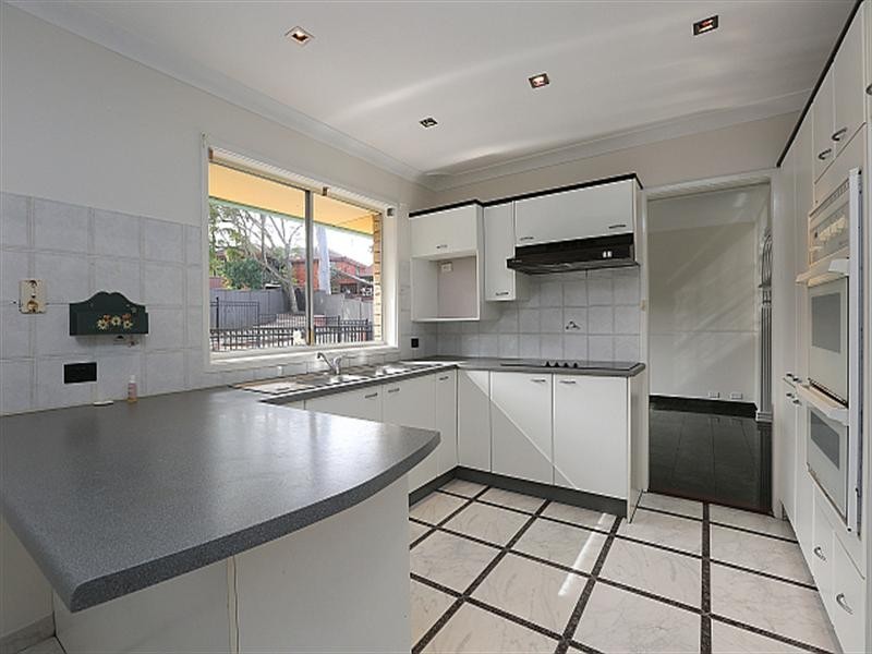 6 Barlow Place, Georges Hall NSW 2198