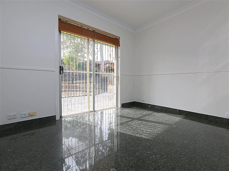 6 Barlow Place, Georges Hall NSW 2198