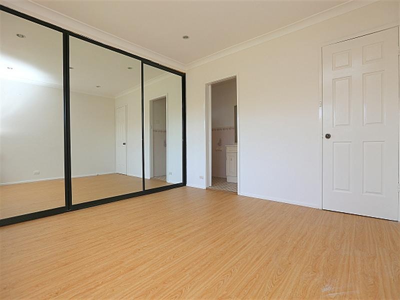 6 Barlow Place, Georges Hall NSW 2198