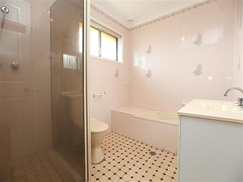 6 Barlow Place, Georges Hall NSW 2198