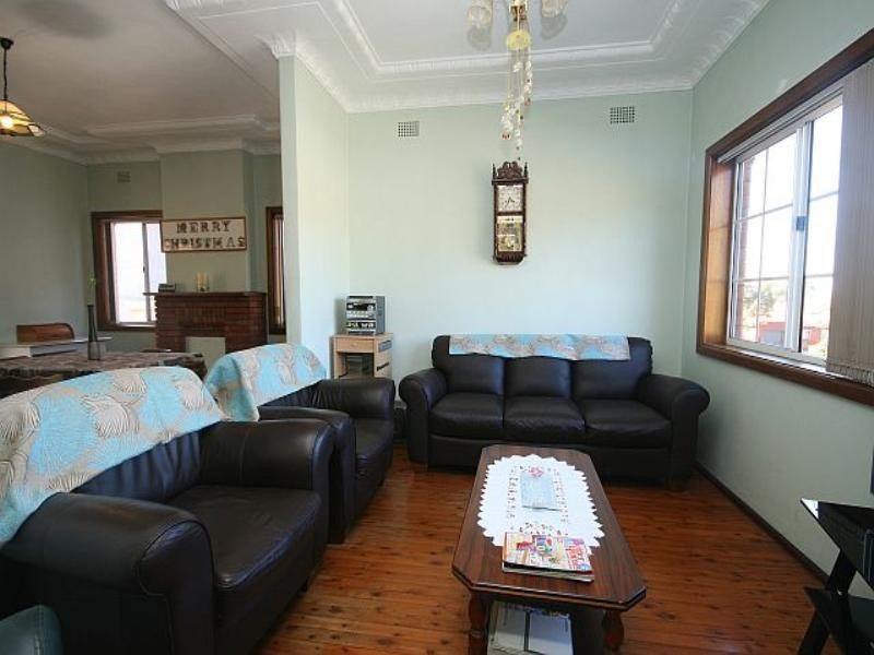 3 Robertson Crescent, Mount Lewis NSW 2190