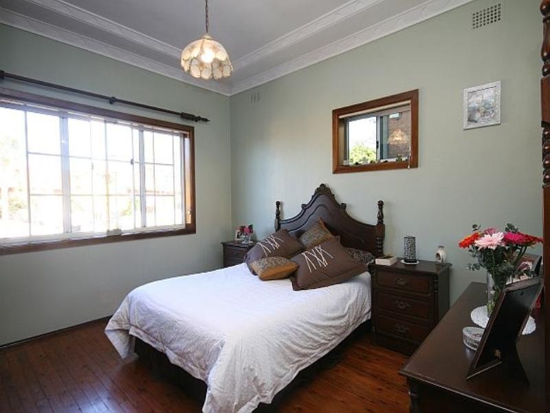 3 Robertson Crescent, Mount Lewis NSW 2190