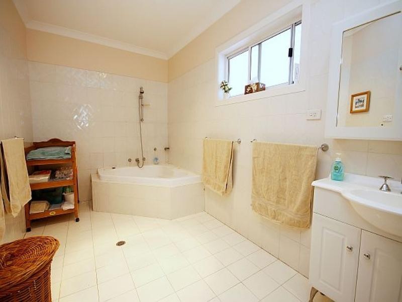 1 Hazel Street, Georges Hall NSW 2198