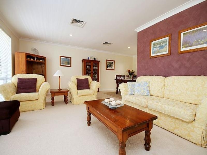 48 Carnavon Crescent, Georges Hall NSW 2198