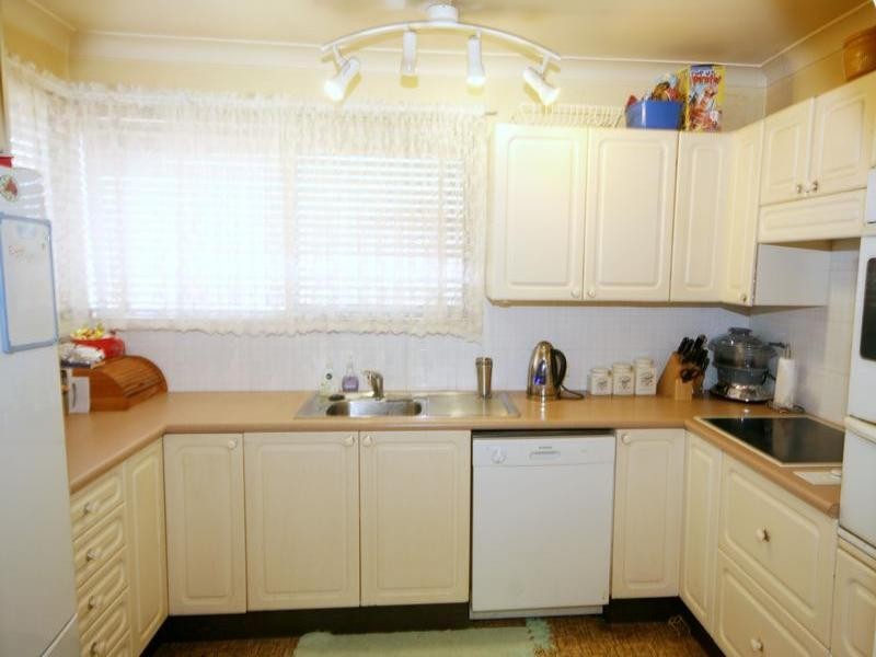 23 Lincoln Road, Georges Hall NSW 2198