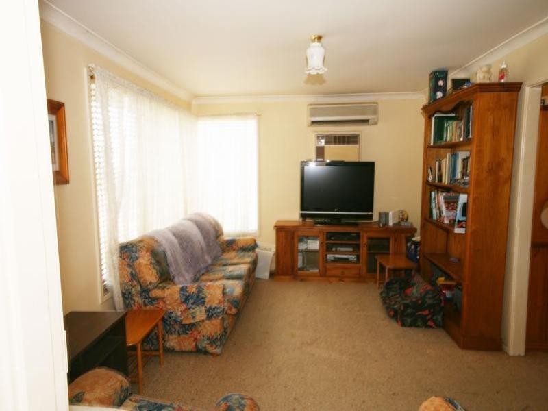 23 Lincoln Road, Georges Hall NSW 2198