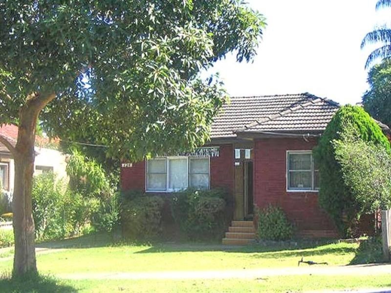 124 Maiden Street, Greenacre NSW 2190