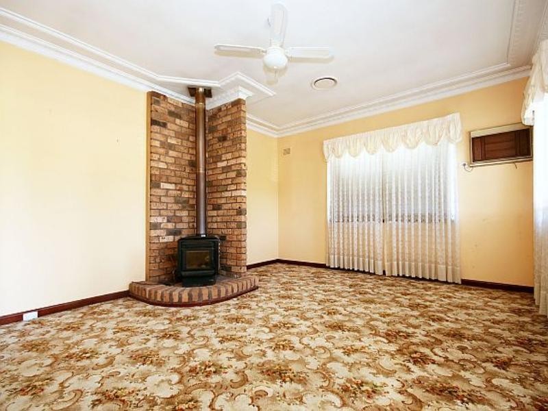 2 Haughton Street, Carramar NSW 2163