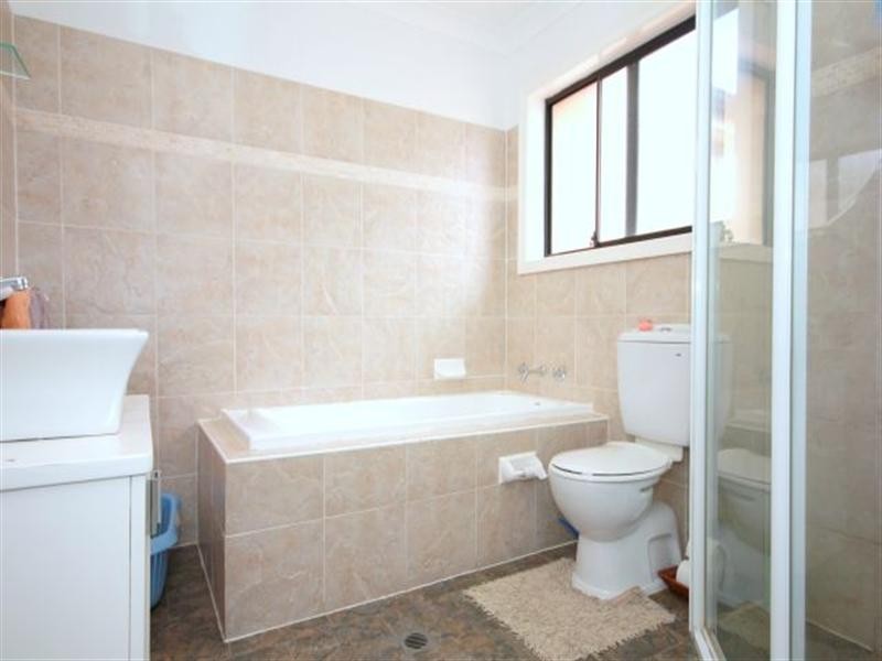 17/105 Bellevue Avenue, Georges Hall NSW 2198