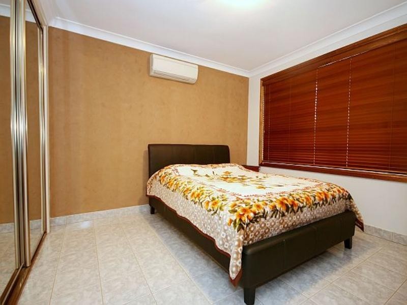 6 Arana Close, Georges Hall NSW 2198