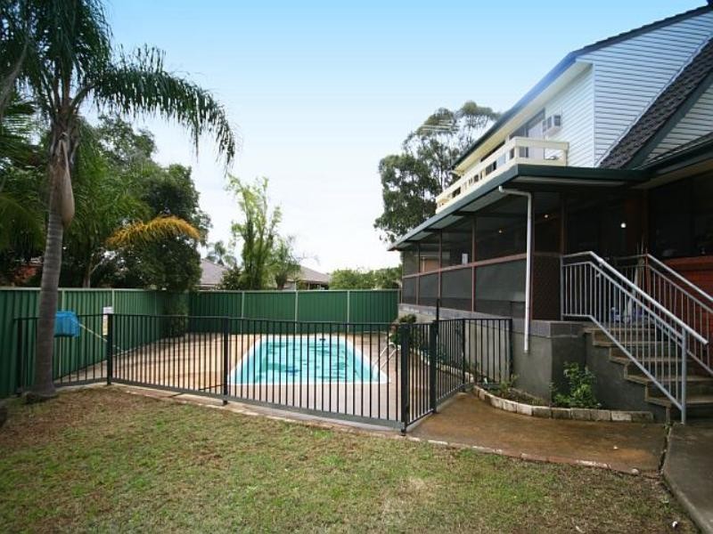 6 Arana Close, Georges Hall NSW 2198