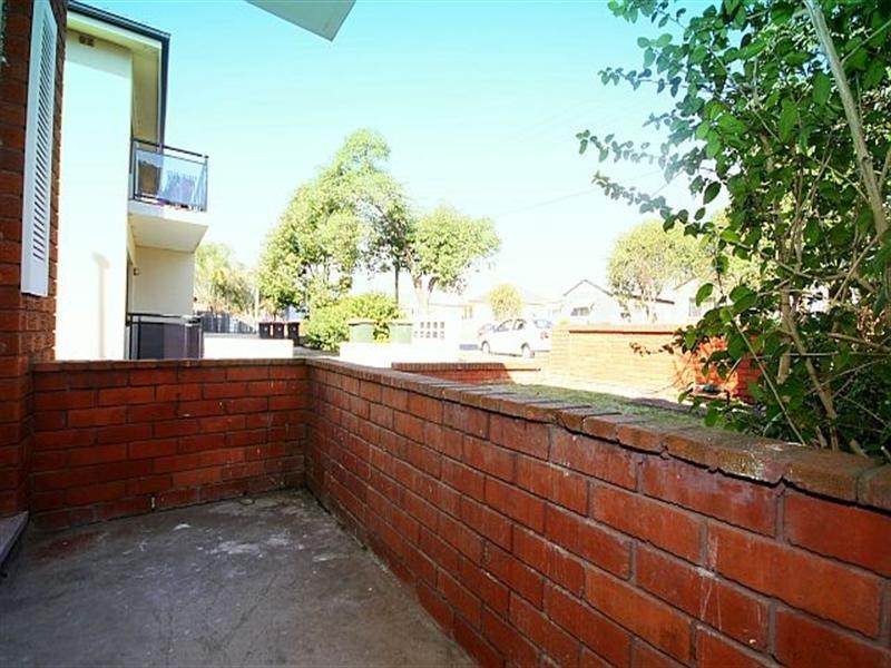 2/12 Renown Avenue, Wiley Park NSW 2195