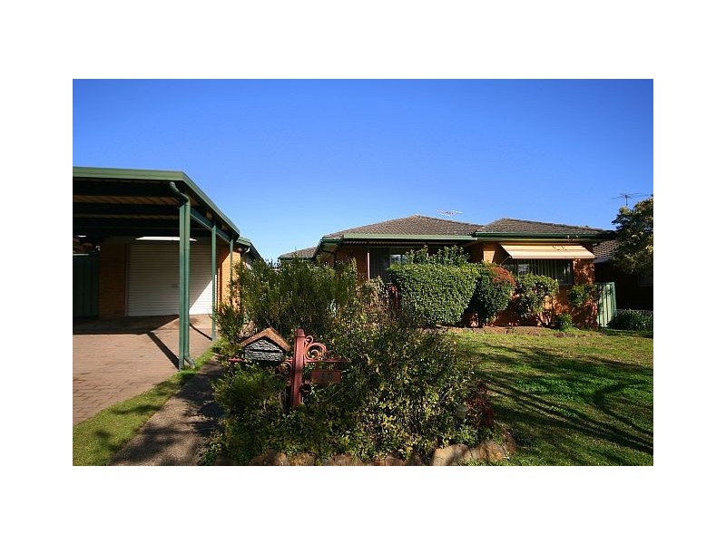 10 Lurnea Avenue, Georges Hall NSW 2198