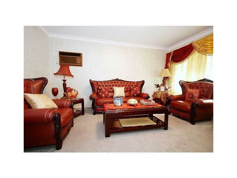 10 Lurnea Avenue, Georges Hall NSW 2198