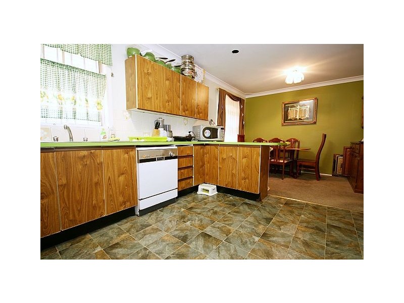 10 Lurnea Avenue, Georges Hall NSW 2198