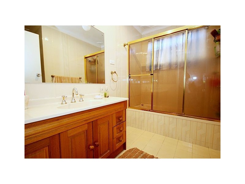 10 Lurnea Avenue, Georges Hall NSW 2198