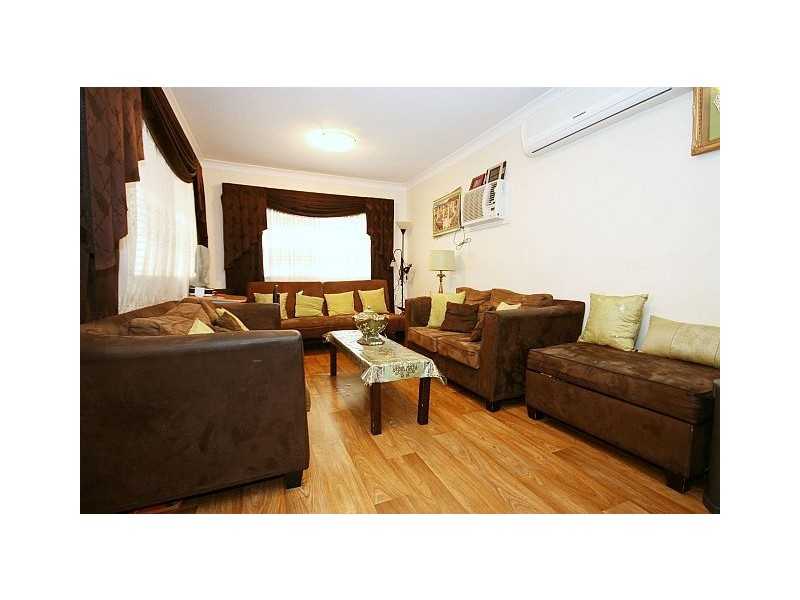 10 Lurnea Avenue, Georges Hall NSW 2198