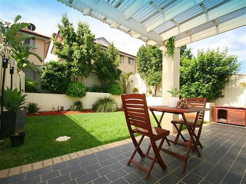 2/22 Balmoral Crescent, Georges Hall NSW 2198