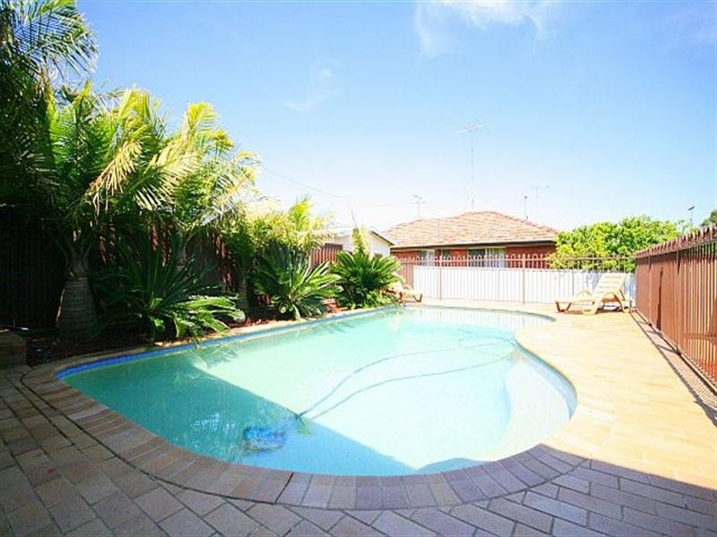 76 Denman Road, Georges Hall NSW 2198