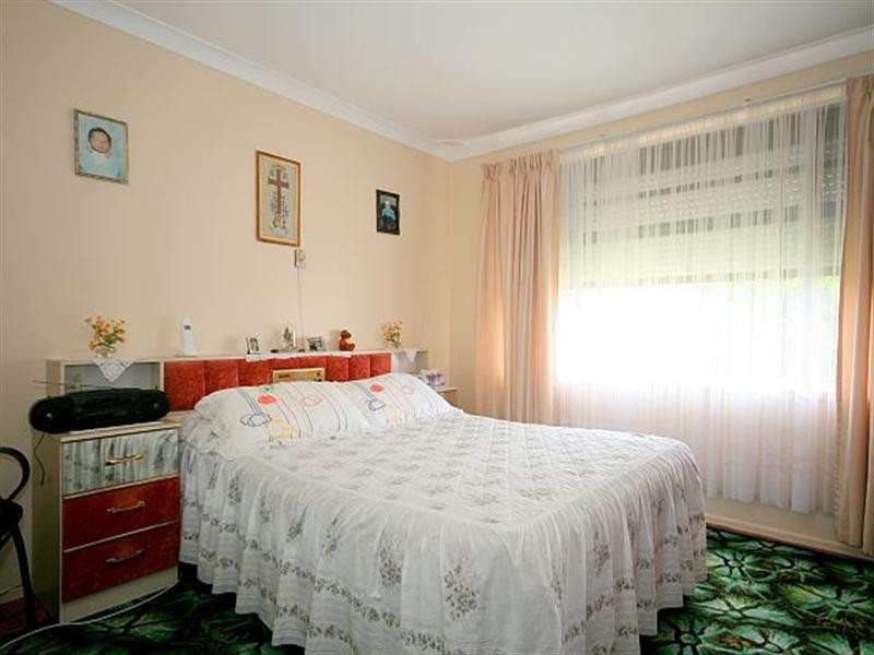 66 Caroline Crescent, Georges Hall NSW 2198