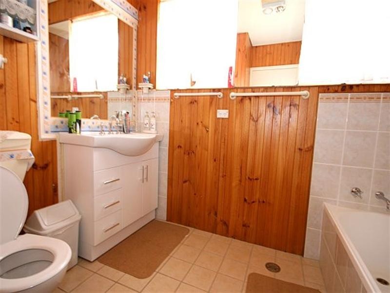 66 Caroline Crescent, Georges Hall NSW 2198