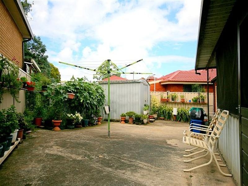 66 Caroline Crescent, Georges Hall NSW 2198