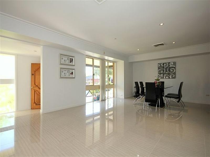 5 Yvonne Crescent, Georges Hall NSW 2198